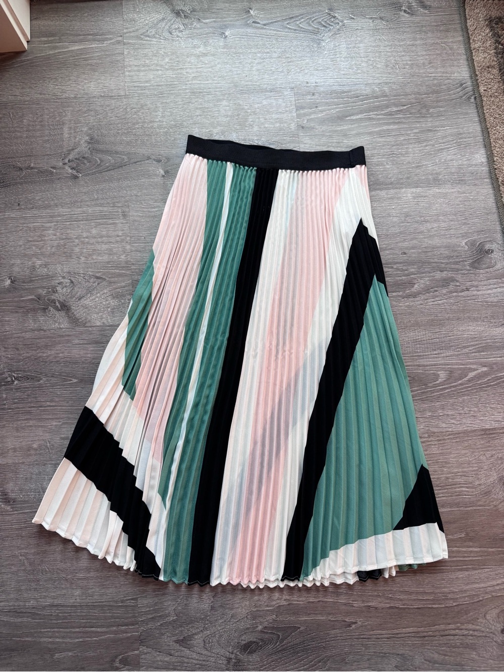 Leith pleated skirt